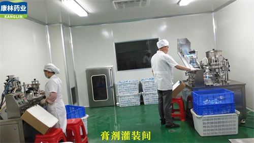 25.25.膏劑自動灌裝.jpg